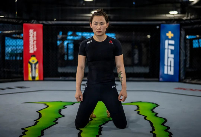 又一位中国UFC女选手受力捧!颜值超张伟丽,网友:她能赢罗斯|闫晓楠|张伟丽|罗斯
