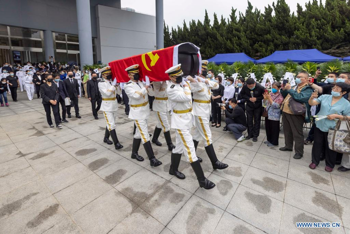 People bid farewell to deceased China's top hepatobiliary surgeon Wu Mengchao in east China's Shanghai, May 26, 2021. A memorial service for Wu Mengchao, known as the 