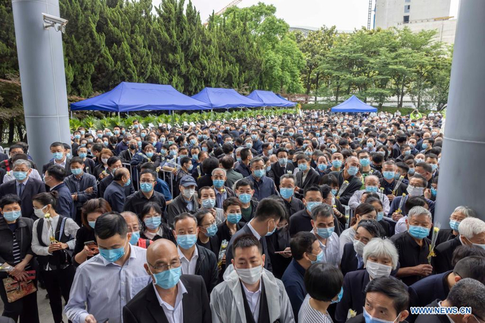People wait to bid farewell to deceased China's top hepatobiliary surgeon Wu Mengchao at the Longhua funeral parlor in east China's Shanghai, May 26, 2021. A memorial service for Wu Mengchao, known as the 