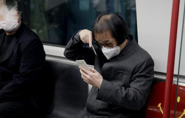 63岁“上海仔”郭永鸿继续高调!带6名保镖外出,浩浩荡荡气势足