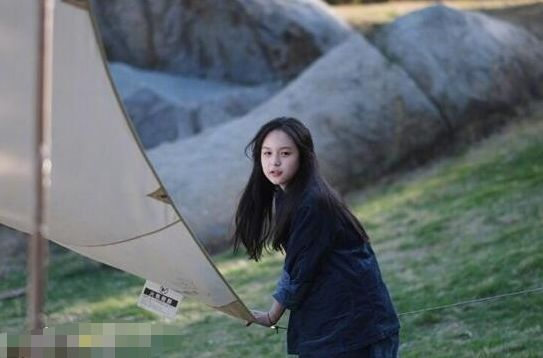 “小芈月”刘楚恬近照曝光,12岁长腿抢镜,颜值惊艳撞脸田亮女儿
