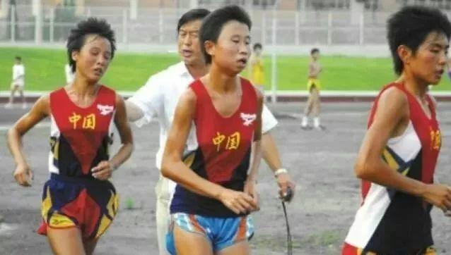 体坛“马家军”教练，因丑闻永远退出体坛，如今靠养狗身价千万