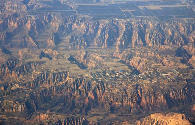 黄土高原上的地貌形态:黄土塬、黄土梁和黄土峁