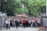 商家紧盯“后高考经济” 暑假消费狂欢需理性
