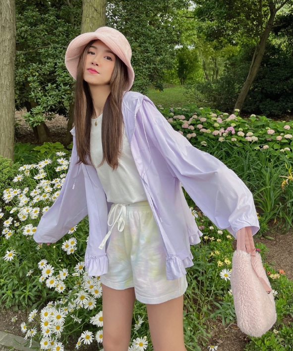 陈赫老婆太美了!40岁张子萱仍如少女,稚嫩模样比许婧好看多