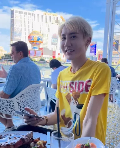 刘梓晨最新近照曝光，病愈后身形消瘦，蛇精脸消肿变正常|整容|痊愈|新冠|滤镜|态度_新浪娱乐_新浪新闻