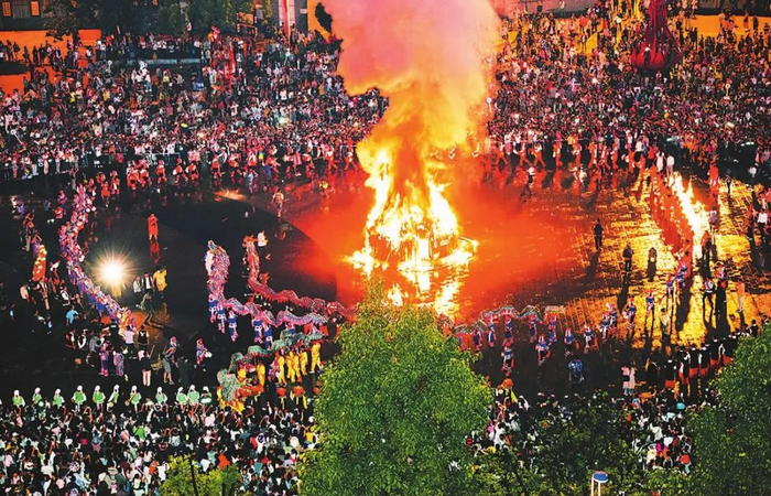 峨山火把节狂欢  图源：玉溪图库