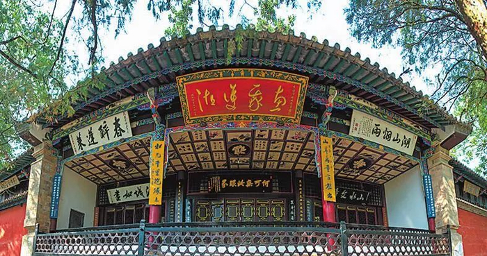 通海秀山“匾山联海” （资料图）