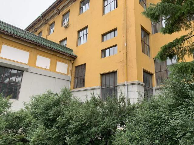 黄大年当年和同学们上课的224阶梯教室（总台央广记者李思默 摄）