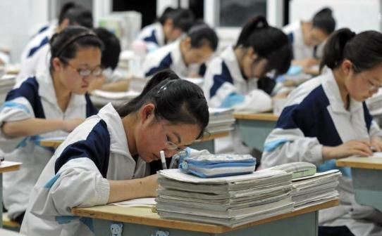 女生复读一年涨58分激动尖叫,是复读生的喜悦,网友：熬出来了|高考|考生|考试|应届生|学霸_新浪新闻