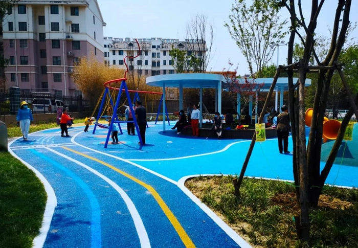 潍坊市广大市民群众在“口袋公园”休闲娱乐（央广网发 受访者供图）