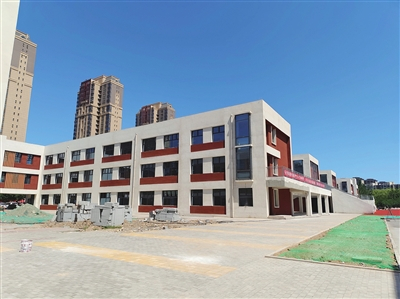 　　即将建成的金凤区第十七小学。记者　张雪梅　摄