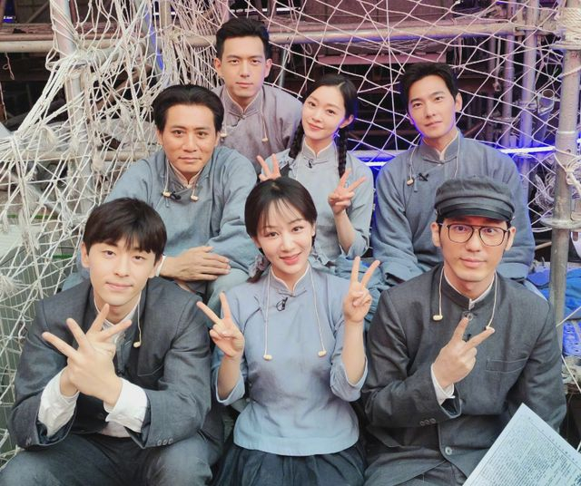 杨洋李现邓伦同框合照,三人身高相差不大,站姿却暴露气质差距