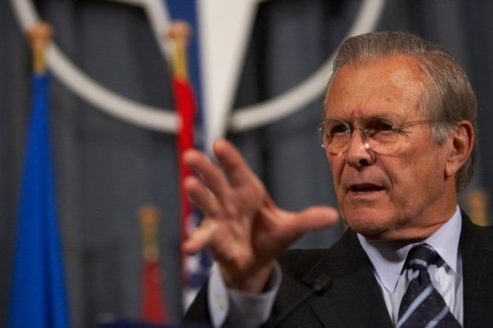 资料图片：美国前国防部长拉姆斯菲尔德。新华社记者 徐金泉 摄