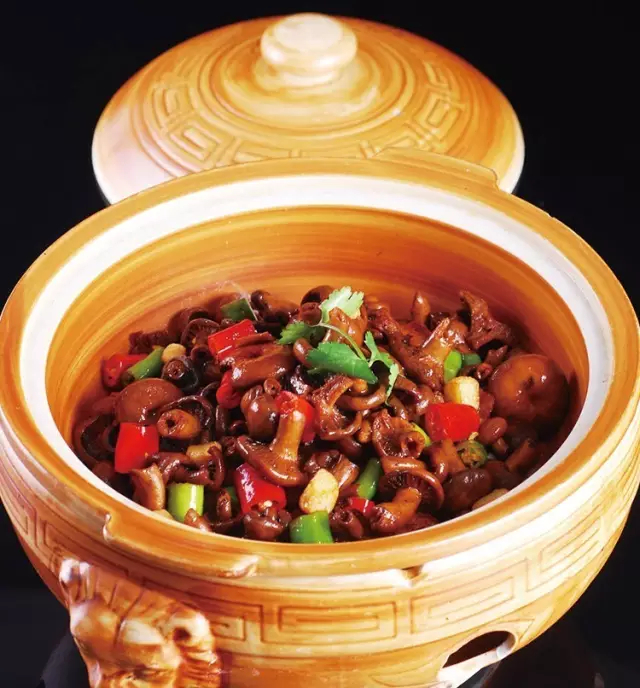 红煨寒菌的做法!|五花肉|高汤|香菜|干锅|调料_新浪新闻
