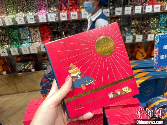 意大利百年巧克力品牌Venchi亚洲机场首店为虹桥机场特别设计的包装 李秋莹 摄