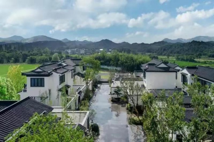 （衢州春风江山实景图，艾绿蓝城桃李春风提供，央广网发）