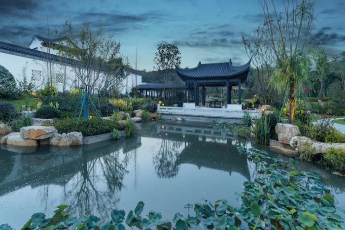 （安吉天使小镇实景图，艾绿蓝城桃李春风提供，央广网发）