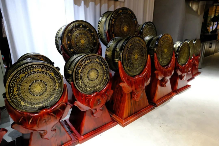 ▲广西非遗文化三宝之一的铜鼓