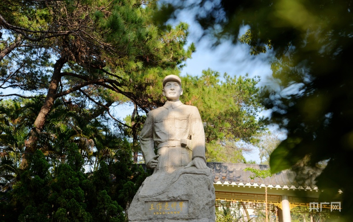 厚街松山公园王作尧雕像（央广网发）