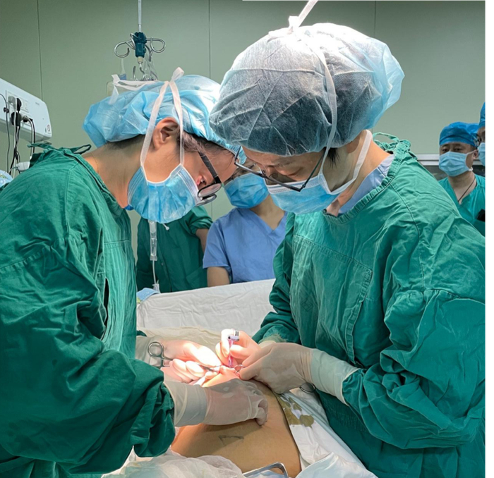 本文图片：国妇婴妇科多学科团队成功为1例重度肥胖患者实施单孔腹腔镜微创治疗（央广网发 受访者供图）