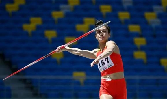 郑妮娜力在女子七项全能标枪比赛中。新华社记者 李一博 摄