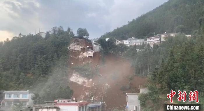 图为六盘水市水城区鸡场镇箐头村周家坡组蒋家包包发生滑坡地质灾害后。　六盘水市自然资源局供图