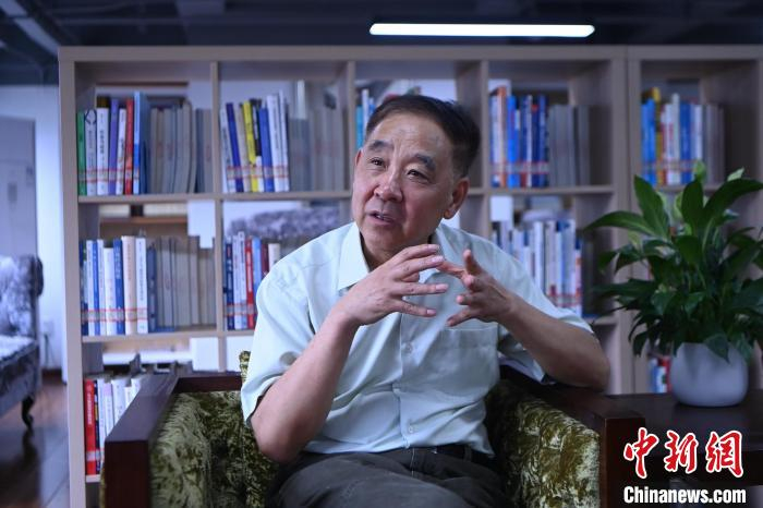 退休后的王增建说起四川宗教工作，依然神采奕奕。　安源 摄