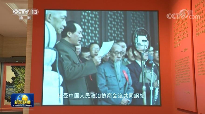 　　△俄罗斯总统普京赠送的苏联摄影师拍摄的开国大典彩色历史影像