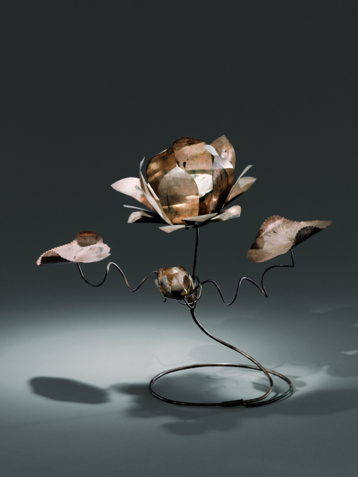 唐盘丝座银芙蕖