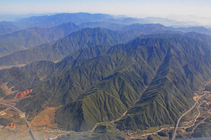 航拍江西铅山县境内的武夷山山脉