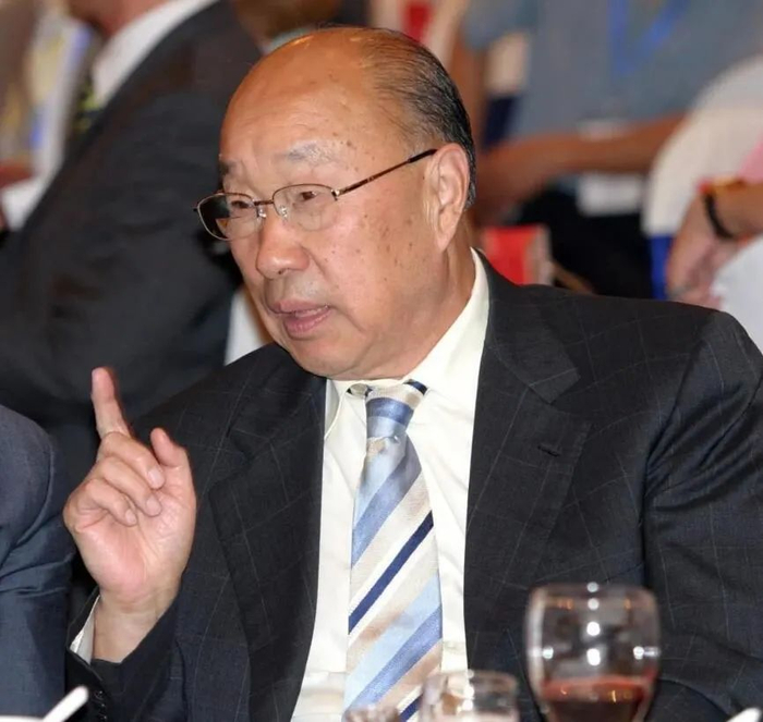 图为万洲国际主席兼行政总裁万隆