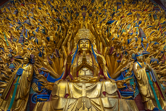 大足石刻宝顶山的千手观音摩崖石刻造像