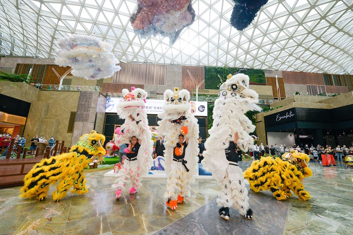 青少年醒狮狮队在特展“苏醒”开幕仪式上的表演