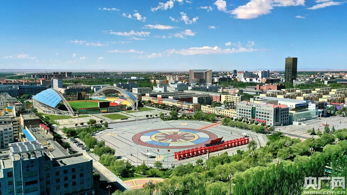 美丽的德令哈城市一角 （央广网发 张海东 摄）