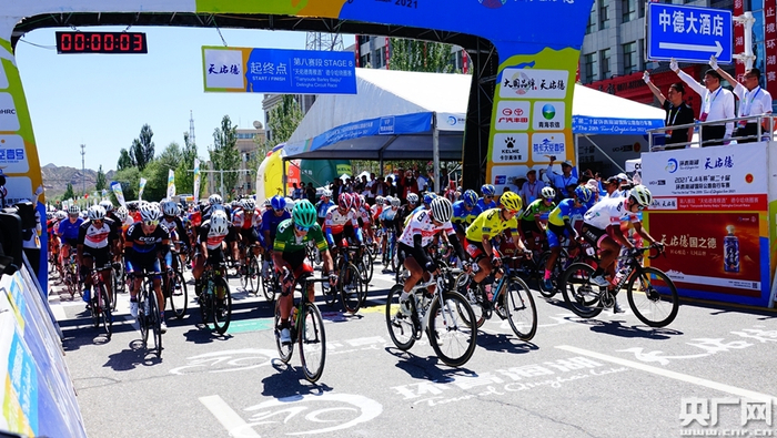 中午12：00比赛开始（央广网发 张海东 摄）