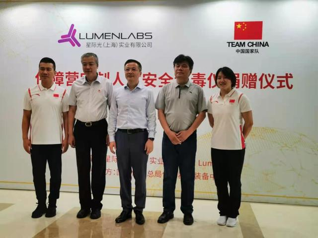 捐赠仪式现场嘉宾合影。 主办方供图 