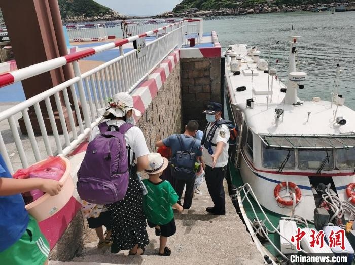 浙江温州南麂岛旅客疏散 郑臻供图