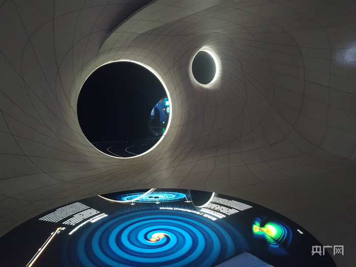 上海天文馆展区图（央广网记者 林馥榆 摄）