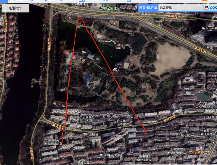 通过比对，他推测出了拍摄者的角度，从而确定了碑的方位