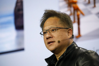 黄仁勋前台拿奖 英伟达后院“起火”