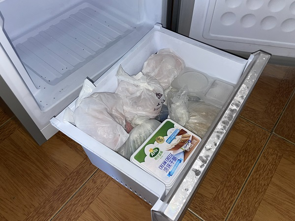 图说：下层存放的食物