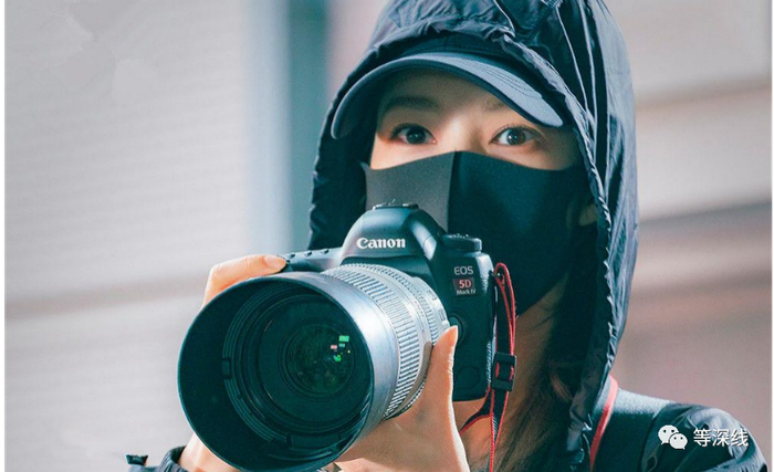 德美作为站姐在机场蹲拍偶像&nbsp;&nbsp;《她的私生活》剧照