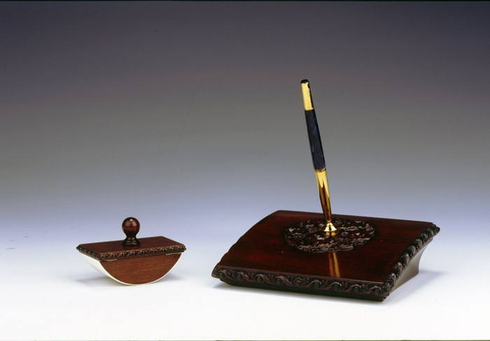 △签署中国加入世贸组织议定书的签字笔（中国国家博物馆官网）