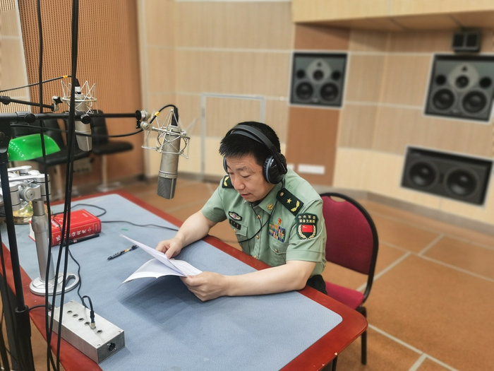 杨利伟在总台录制本期节目