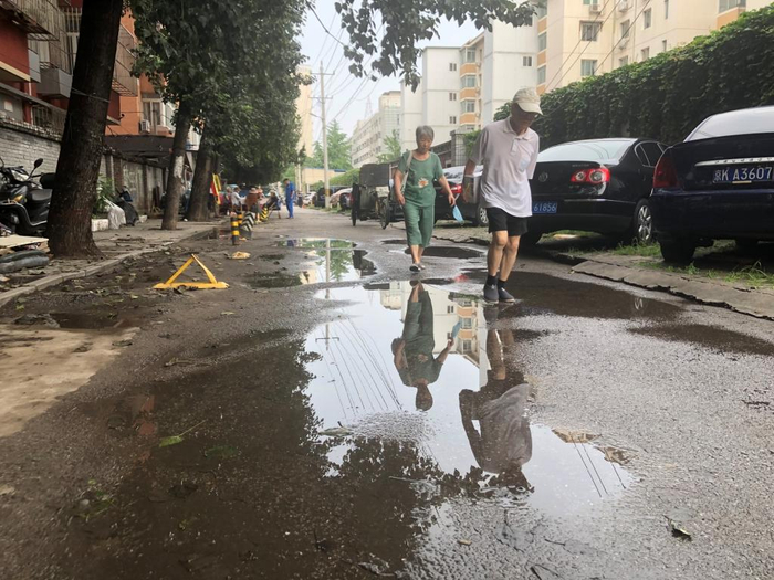 道路积水问题一直困扰着和平里四区的居民。