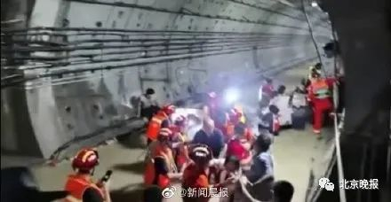 地铁五号线救援现场（网络视频截图）