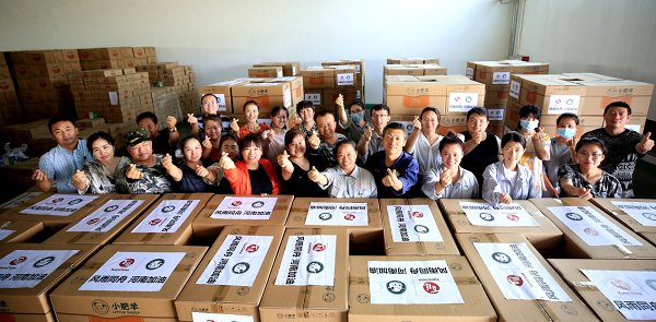 小肥羊员工积极准备支援河南的物资——自煮小暖锅（主办方供图 央广网发）