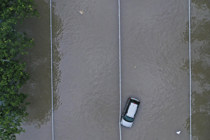 新乡近日遭遇洪灾 图自新华社
