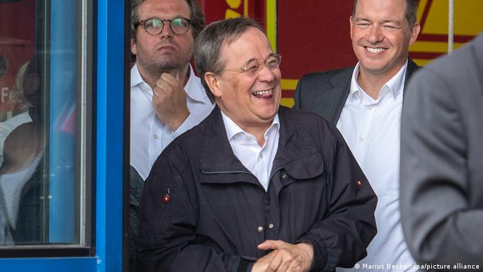 拉舍特被拍到在施泰因迈尔受访时说笑（图/德媒）